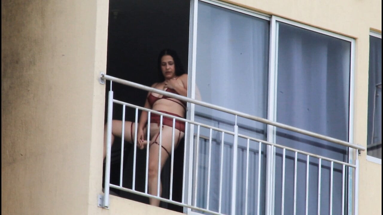 Komşum açık havada mastürbasyon yapmayı seviyor - İspanyolca porno