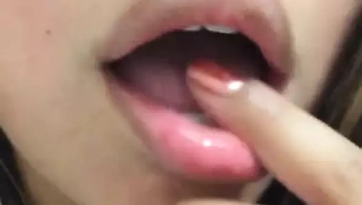 Latina erkek arkadaşının adını inliyor