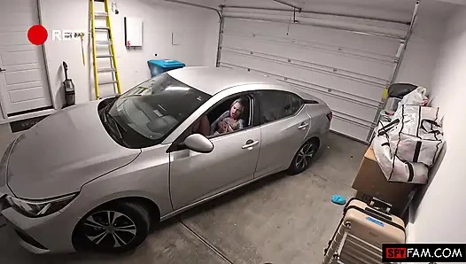 Üvey baba Chloe Rose'un şişman yarağını ödünç almasına izin veriyor