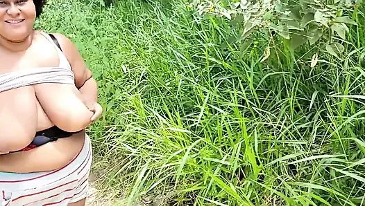 Sokakta gösteriş yapıyor ve amımı ve götümü gösteriyorum