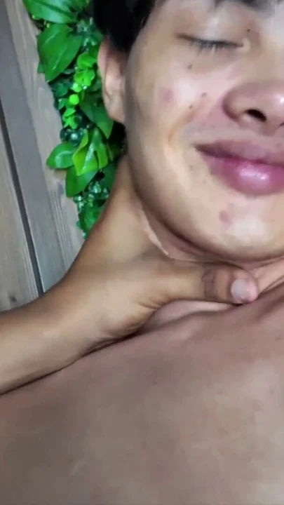 Tatlı Latin Genç Twink Büyük Yarakla Duyusal El İşi Masajı Alıyor | Bölüm 1