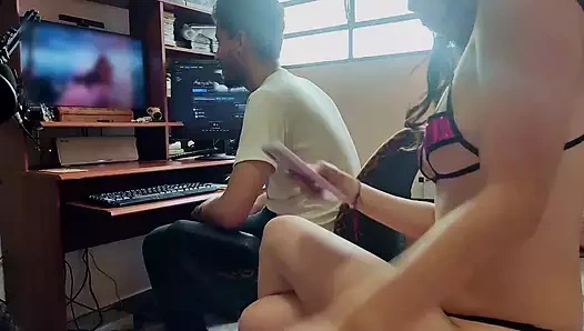 Oyun öğleden sonra ateşli sikişe dönüşüyor