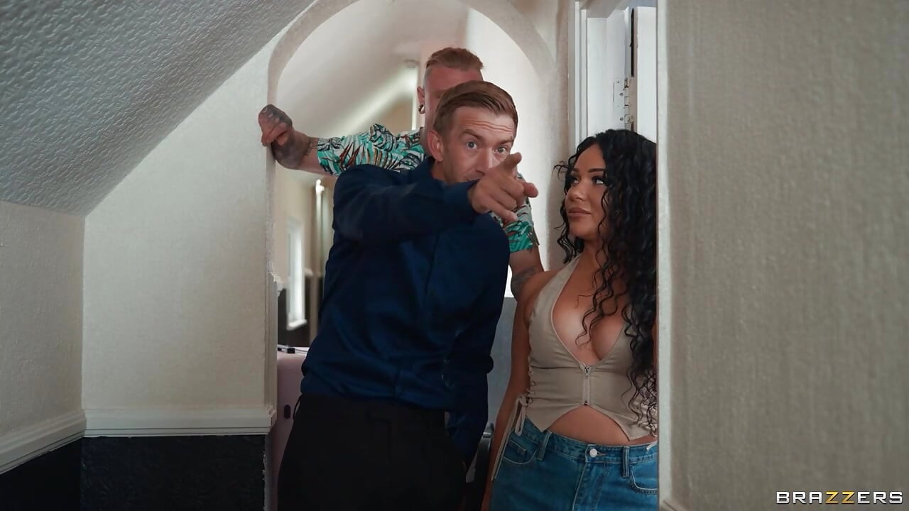 Lola Bratz Brazzers'ı beklediğimiz oda değil