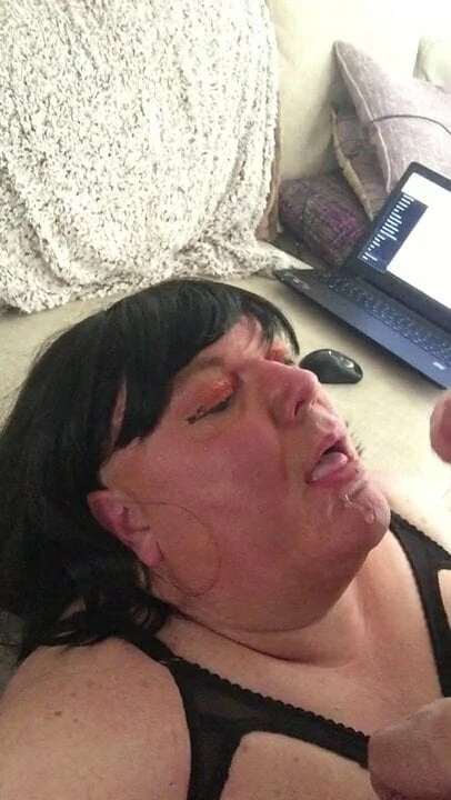 baba kaldırır üzerinde korkak suzy