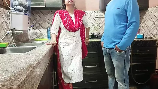 Üvey annemin mutfakta yarağımı emişine bayılıyorum. Domaltarak sikiyorum.