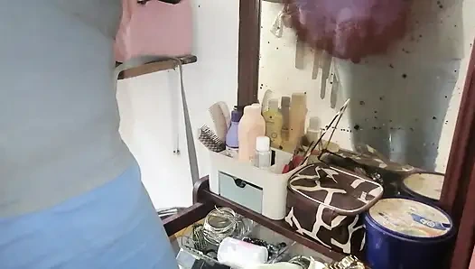 Neibor milf - kleedt zich aan om terug te keren naar huis vóór de aankomst van haar man
