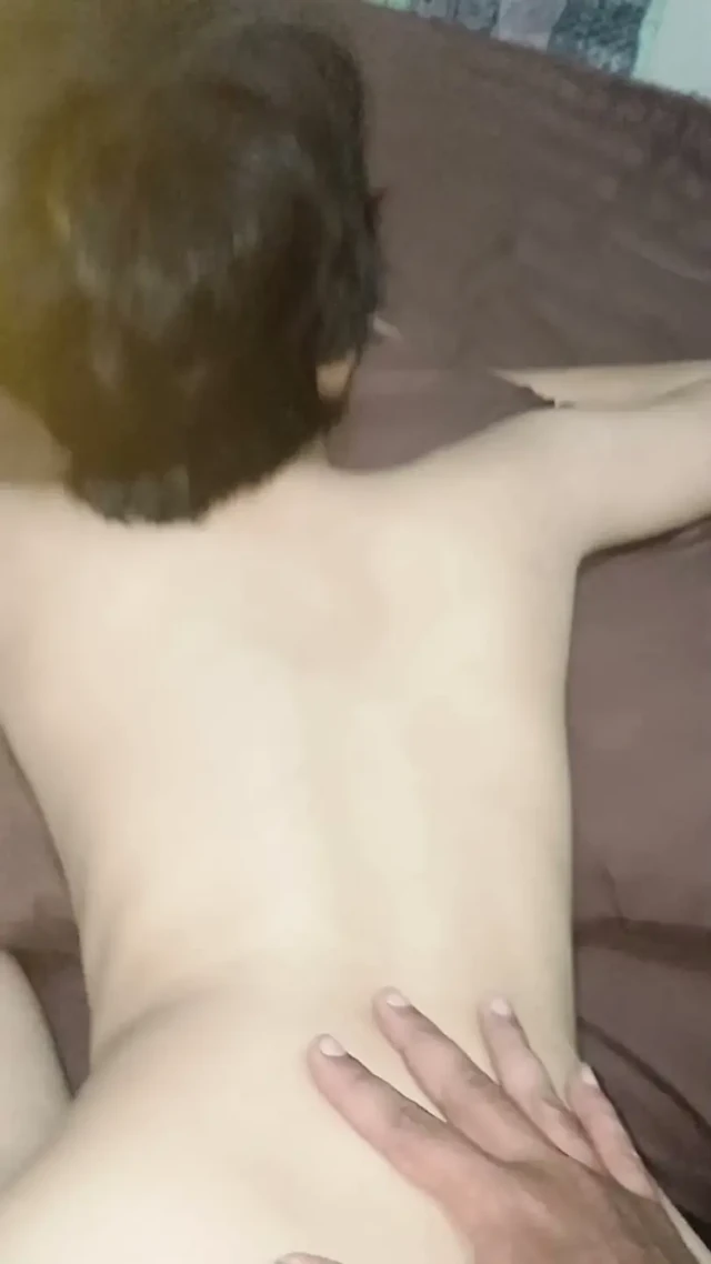 18 yaşındaki aşırı seks onun dar vajinasını