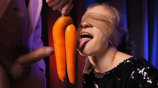 Çok kızgınım!! Üvey erkek kardeşim tatma oyunu yardımıyla beni sikini emmesi için kandırdı - xsanyany