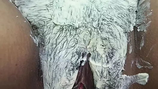 Tatya kavita vahini amcığının kıllarını çıkarıyor