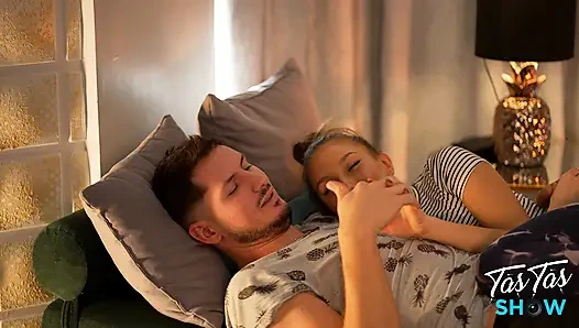 Yeni boşanmış evli kadın psikoloğını sikiyor