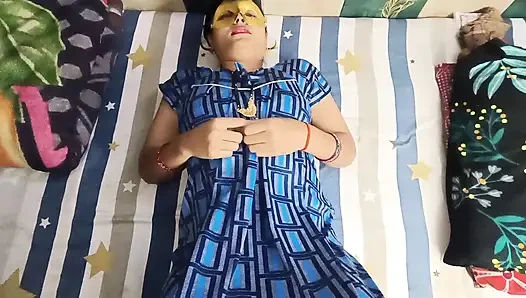 Hintli kadın net Hintçe ses kaydıyla amını soğutuyor.