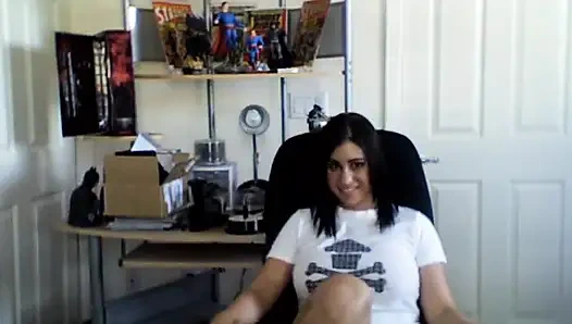 Whitney Stevens amcıkla oynuyor