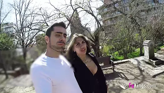 İspanyol turist kız başkentin her yerinde sikiliyor. Bu yolculukları seviyor!