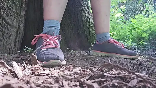 Asosyal faery içeride ve açık havada işiyor