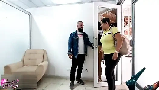 I manage to get into a sexual relationship with a secretary to help me with the administrative problems I have - Porno en Español
