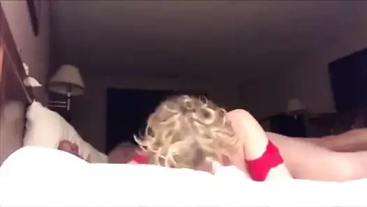 Büyükannem ve büyükbabamın seks kasetini bir USB sürücüsünde buldum