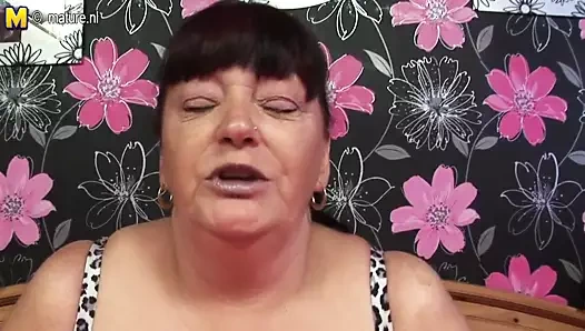 Büyük anneanne ile büyük göğüsler seviyor için almak ıslak ve vahşi