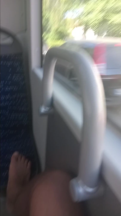Otobüste yarı sert mastürbasyon yapıyorum