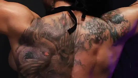 Hissedecek kadar yakın