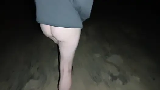Gece külotsuz yürümeye cesaret ettim.