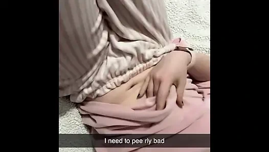 Yatakta pantolonuma işemek beni o kadar azdırıyor ki sidik su birikintisine boşalıyorum