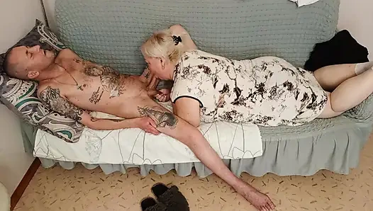 Üvey annem sikimi emiyor ve döl yutuyor