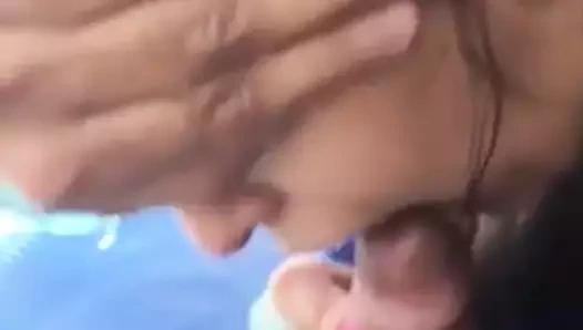 yüzme havuzda karısı emme hubbys lund