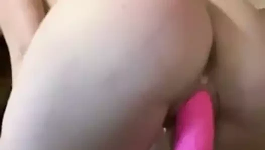 Binme onu pembe yapay penis