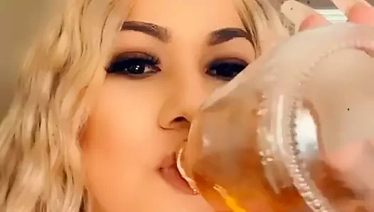 Sikişmeden önce seçim içeceği