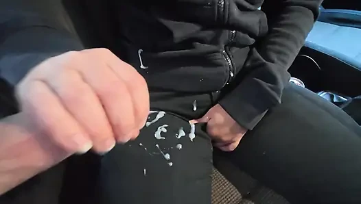 Büyük boşalma!!! Bir yabancıya elle muamele çektim ve üzerime geldi