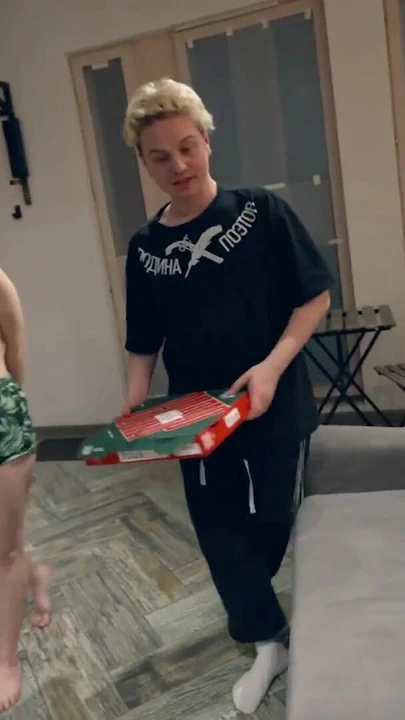 HUNT4K. Erkek arkadaşını kurtarmak için kaltağım olmak için can atıyor | Klip 1