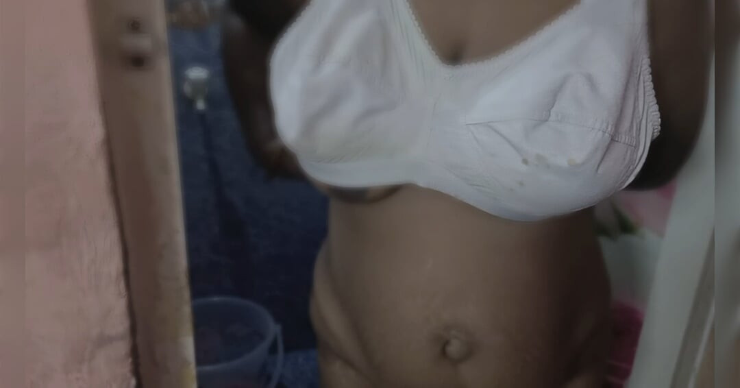 Step sister ne apni bhai ke saath masti ki jab pati bahar tha - full hindi audio with real loud moaning