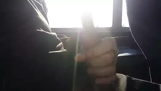 Otobüste mastürbasyon yapmak. boşalmak atış.