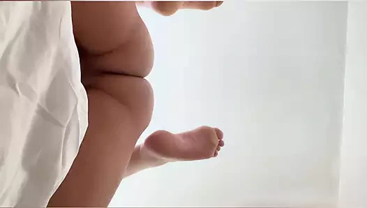 Yeni komşumun çük gibi olduğunu öğrendim