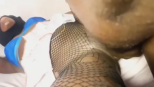 Seksi Hizmetçi Banyoda Efendisine Ve Karısına Katılmak Istiyor