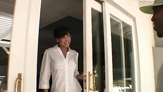 Porno yıldızı Lisa Ann 10 inç alıyor