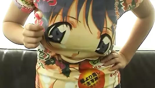 Esmer sürtük onu kedi bir heyecanlı mastürbasyon verir