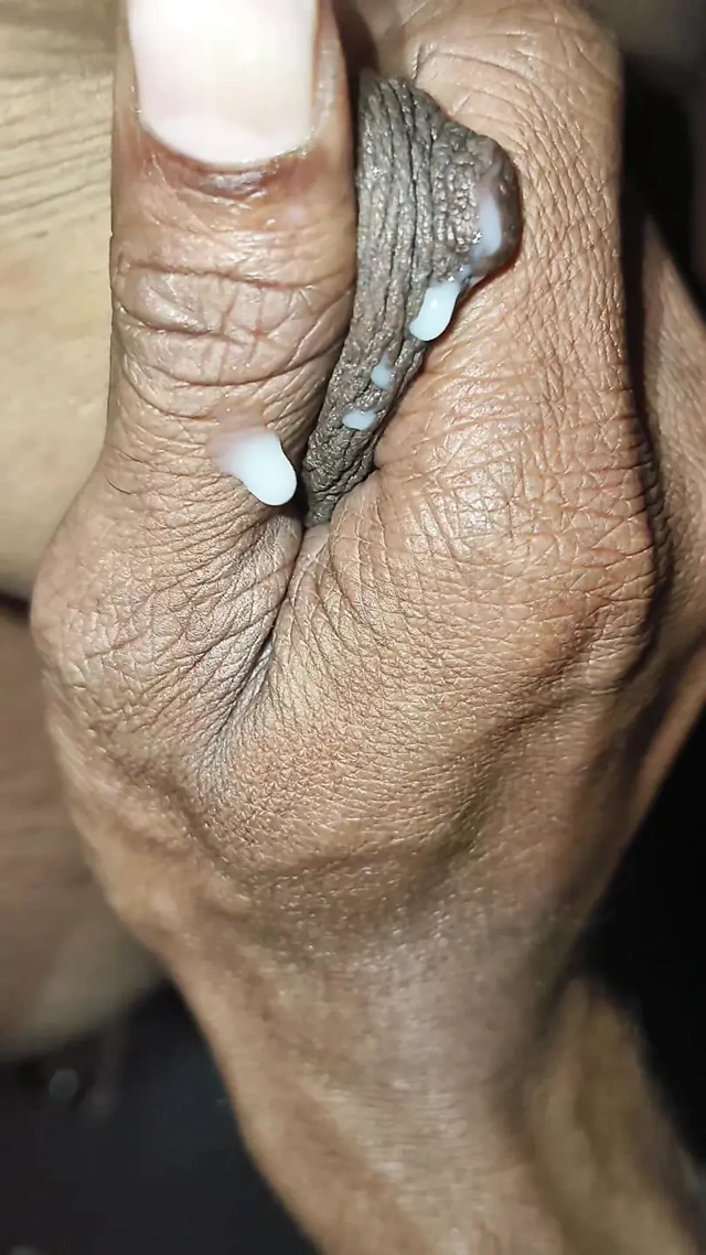 Erkek kardeş kız kardeşini mutfakta sikiyor