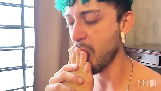 En Güzel Küçük Ayaklar: Bu Fetişte Hayranlıkla Teslim Oluyor Ve Öpücükler