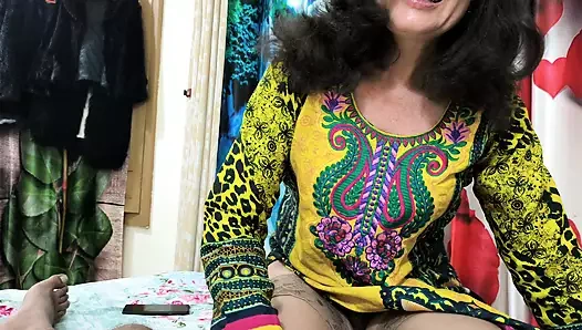 Utanmaz orta yaşlı seksi kadın web kamerası seks videosu