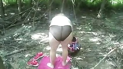 Ben ormanda giyiniyorum