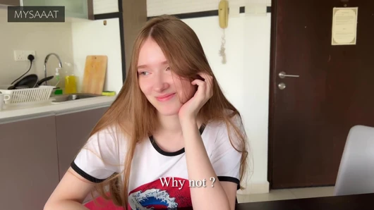 Üvey kız kardeş satrançta kayboldu ve amına iki kez boşalıyor