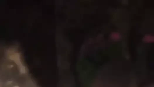 Arap kız parmak arası terlik