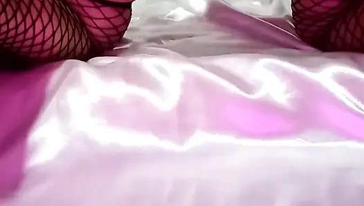 Küçük kaltak çok iyi mastürbasyon yapıyor. Xvideosred'de ikinci bölüm