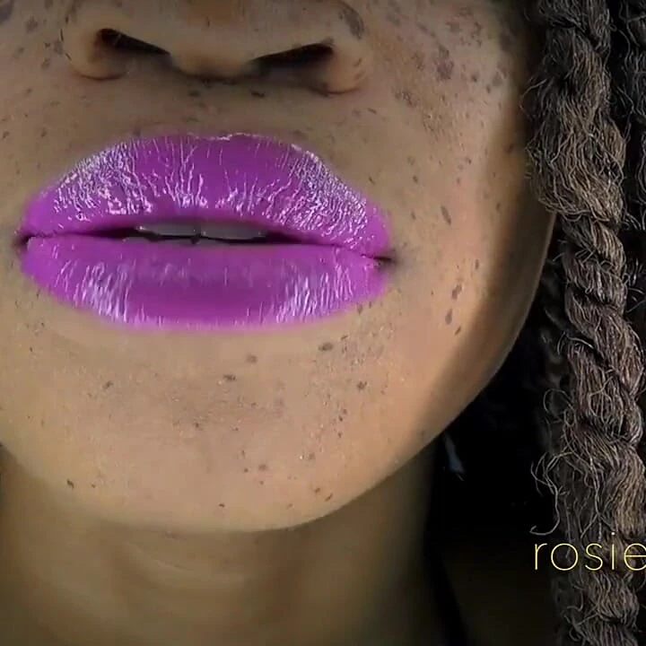 Fuchsia dudaklarına karşı güçsüz- tanrıça Rosie Reed ile pembe ruj fetişi seni ruj köleliğine büyüleyicileştiriyor- 1080p hd