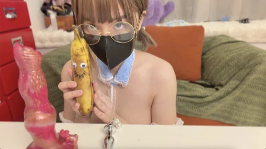 Boo erkek arkadaşının hediyesını açıyor: uzun kontrol edilebilir büyük zenci yarağı ve sert boşalıyor