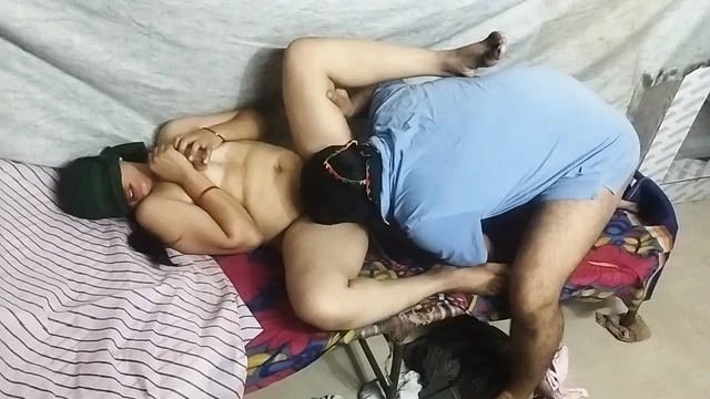 Sütyen satıcısı ne yenge ko pel diya satıcıyla tam zevk alıyor