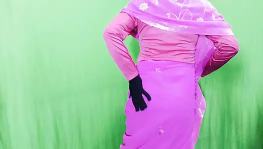 Hintli güzel tesettürlü Müslüman seksi yenge odanın içinde komşuyla seks yapıyor