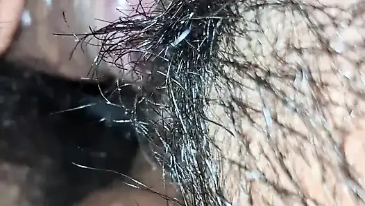 Hintli evli kadın kocasını sikiyor