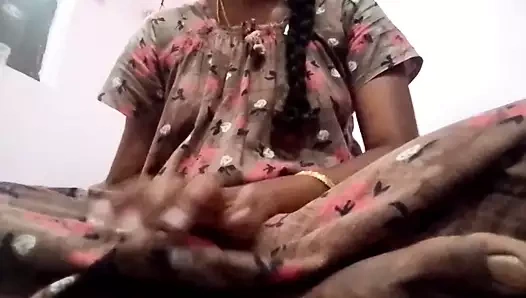 Hint eş sikikleri ona kedi ile bir vibratör